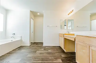 1911 Luxor Lights Avenue, North Las Vegas, NV 89081 Primary Bathroom