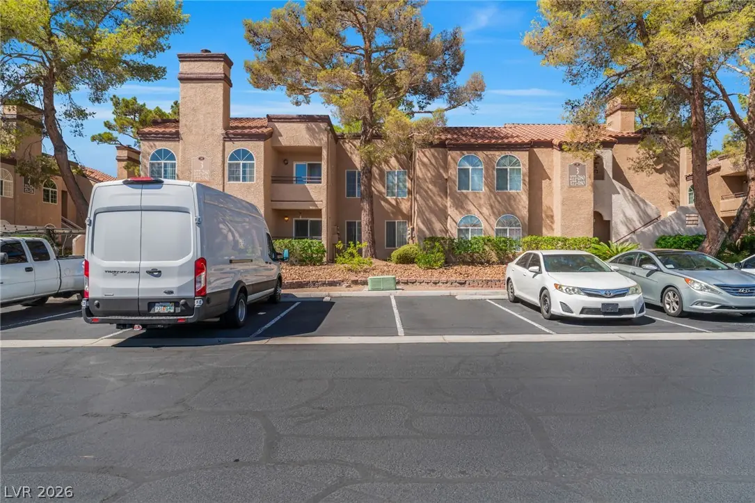 9325 West Desert Inn Road 177, Las Vegas, NV 89117