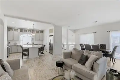10175 Eagle Haven Street Living Room