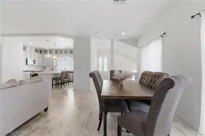 10175 Eagle Haven Street Dining Area