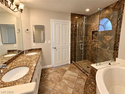 8652 Heatherstone Street, Henderson, NV 89074 Primary Bathroom