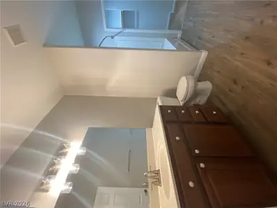 10519 Gold Shadow Avenue, Las Vegas, NV 89129 Primary Bathroom