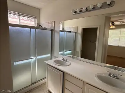 340 MAGNOLIA ARBOR Street, Las Vegas, NV 89144 Primary Bathroom