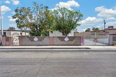 1721 Ardmore Street, Las Vegas, NV 89104 Front of Structure