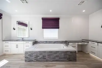 322 Elder View Drive, Las Vegas, NV 89138 Primary Bathroom