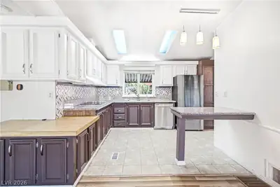 3519 Katmai Drive, Las Vegas, NV 89122 Kitchen