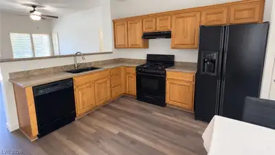 7466 Mariposa Grove Street, Las Vegas, NV 89139 Kitchen