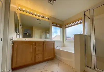 3288 Umbria Gardens Avenue, Las Vegas, NV 89141 Primary Bathroom