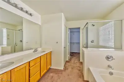 3164 Degas Tapestry Avenue, Henderson, NV 89044 Primary Bathroom