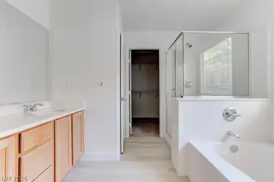 3164 Degas Tapestry Avenue, Henderson, NV 89044 Primary Bathroom