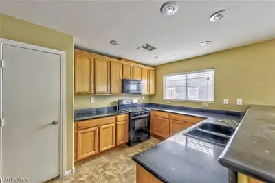 3164 Degas Tapestry Avenue, Henderson, NV 89044 Kitchen