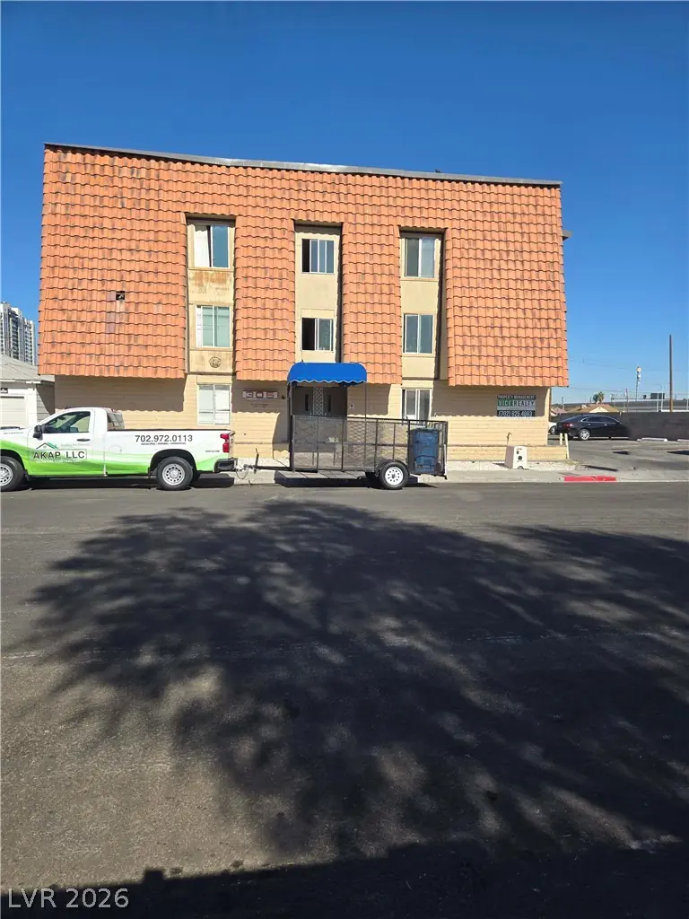 305 North 10th Street 30, Las Vegas, NV 89101