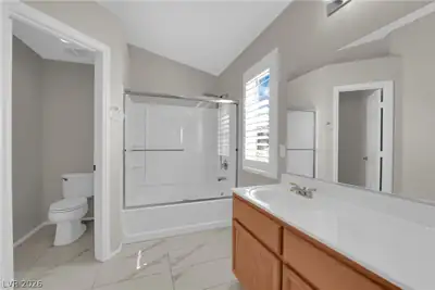 1158 Ekalaka Road, Henderson, NV 89052 Primary Bathroom