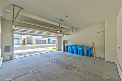 4118 Venus Falls Avenue, North Las Vegas, NV 89084 Garage