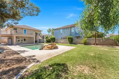 8720 Breezy Brown Avenue, Las Vegas, NV 89143 Yard
