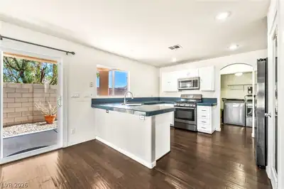 8720 Breezy Brown Avenue, Las Vegas, NV 89143 Kitchen