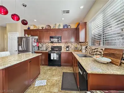 8122 Retriever Avenue, Las Vegas, NV 89147 Kitchen