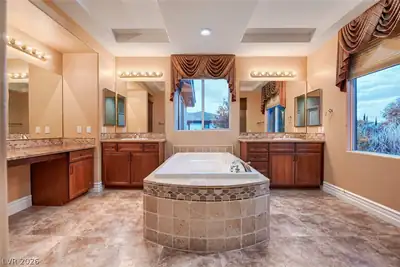 7509 Via Fiorentino Street, Las Vegas, NV 89131 Primary Bathroom