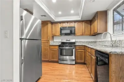 5704 Pearldrop Avenue, Las Vegas, NV 89107 Kitchen
