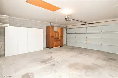 5704 Pearldrop Avenue, Las Vegas, NV 89107 Garage