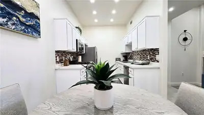 2305 West Horizon Ridge Parkway 1512, Henderson, NV 89052 Kitchen