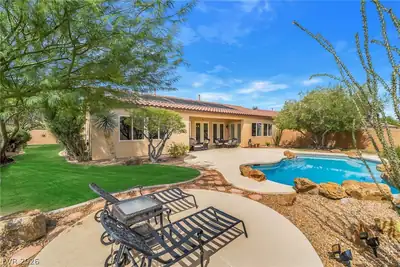 7904 Galloping Hills Street, Las Vegas, NV 89113 Yard