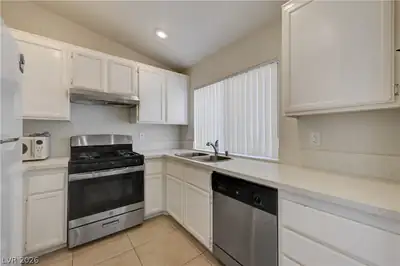 2025 Hollow Oak Avenue, North Las Vegas, NV 89031 Kitchen