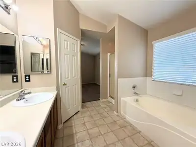 920 Hunters Ridge Way, North Las Vegas, NV 89032 Primary Bathroom