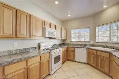 1172 Drowsy Water Court, Henderson, NV 89052 Kitchen