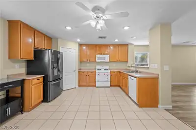38 Summer Walk Avenue, Las Vegas, NV 89183 