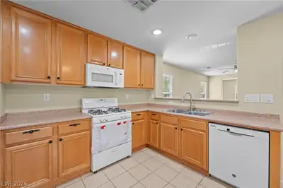 38 Summer Walk Avenue, Las Vegas, NV 89183 