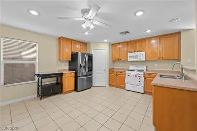 38 Summer Walk Avenue, Las Vegas, NV 89183 