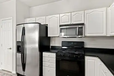 9303 Gilcrease Avenue 1105, Las Vegas, NV 89149 Kitchen