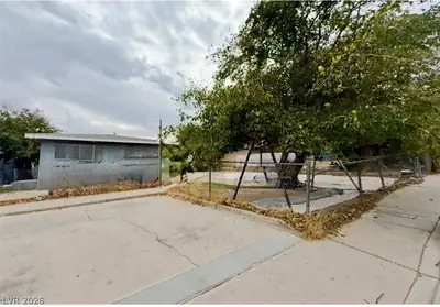 129 George Place, Las Vegas, NV 89106 Parking