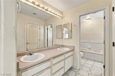 921 Primrose Lane, Henderson, NV 89011 Primary Bathroom