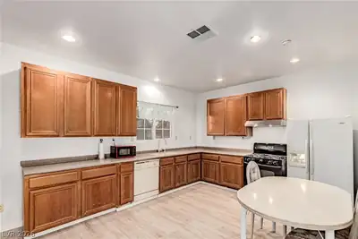 26 North 27th Street, Las Vegas, NV 89101 Kitchen
