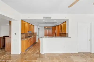 2747 Paradise Road 501, Las Vegas, NV 89109 Kitchen