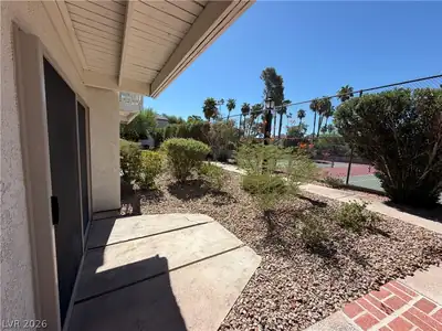 586 Willow Green Drive, Las Vegas, NV 89169 Patio
