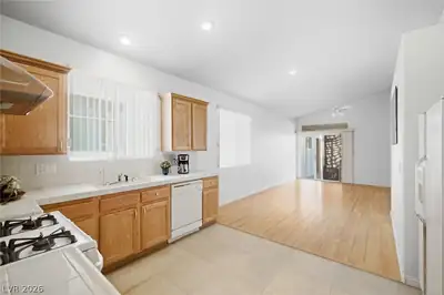 8210 Shallow River Court, Las Vegas, NV 89117 Kitchen