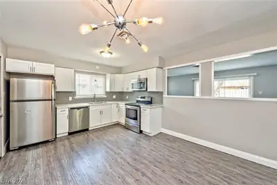 4421 Hillcrest Avenue, Las Vegas, NV 89102 Kitchen