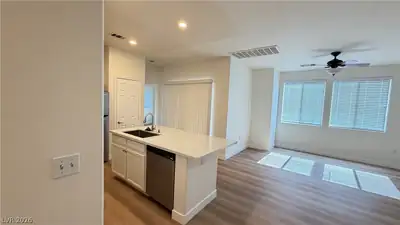 9303 Gilcrease Avenue 1115, Las Vegas, NV 89149 Kitchen