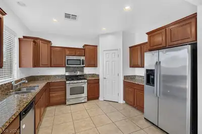 6868 Pipil Street, Las Vegas, NV 89166 Kitchen