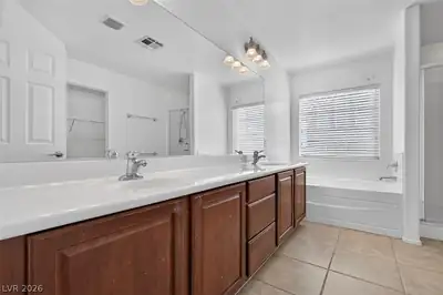 6868 Pipil Street, Las Vegas, NV 89166 Primary Bathroom