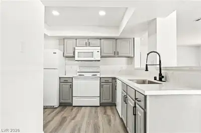 6800 Lake Mead 2117, Las Vegas, NV 89156 Kitchen