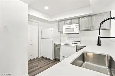 6800 Lake Mead 2117, Las Vegas, NV 89156 Kitchen