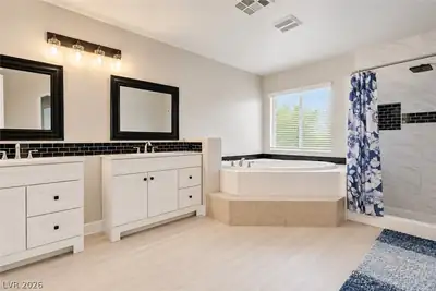 8724 Vivid Violet Avenue, Las Vegas, NV 89143 Primary Bathroom
