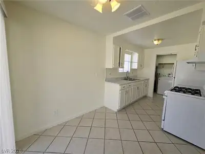 5239 Erin Circle, Las Vegas, NV 89122 Kitchen