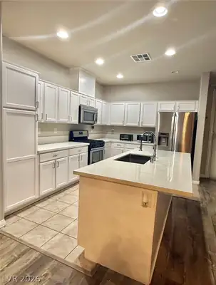 925 Kimbark Avenue, Las Vegas, NV 89148 Kitchen