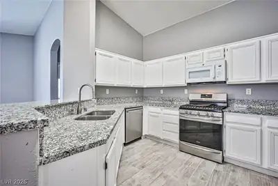 8986 Manalang Road, Las Vegas, NV 89123 Kitchen