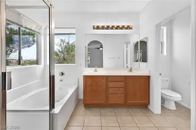 10519 Allegrini Drive, Las Vegas, NV 89141 Primary Bathroom